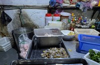 ເຈົ້າໜ້າທີ່ເຄືອຂ່າຍ LAO-WEN ລົງກວດກາ ຮ້ານອາຫານທີ່ມີການລັກລອບ ຄ້າ-ຂາຍ ສັດປ່າ ປະເພດຫວງຫ້າມ ຢູ່ ນະຄອນຫຼວງວຽງຈັນ