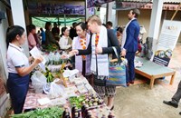 ທູດອົດສະຕາລີ ຢ້ຽມຢາມກຸ່ມຫັດຖະກຳ ຂອງບຸກຄົນທີ່ມີຄວາມພິການ