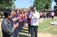 ນາຍົກລັດຖະມົນຕີ ຊີ້ນຳວຽກງານ ຢູ່ຕາແສງຕຸ້ມລານ