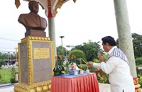 ຄໍາມ່ວນ ຈັດພິທີທາງສາສະໜາ ກ່ອນເລີ່ມກໍ່ສ້າງ ແລະ ບູລະນະສວນອະນຸສາວະລີ ປະທານ ໄກສອນ ພົມວິຫານ