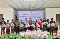 ກາແດງແຫ່ງຊາດລາວ ລົງມອບເຄື່ອງບັນເທົາທຸກ ແລະ ເປີດຊຸດອົບຮົມ