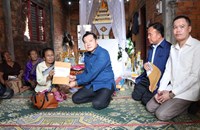 ຕົ້ນໄມ້ໃຫຍ່ລົ້ມທັບເຮືອນປະຊາຊົນ ຢູ່ບ້ານຖໍ້າ ເຮັດໃຫ້ແມ່ເຖົ້າ ໄວ 89 ປີ ເສຍຊີວິດຄາທີ່
