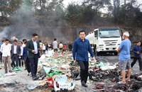 ການນໍາແຂວງຄໍາມ່ວນ ຕິດຕາມຄວາມ​ເສຍ​ຫາຍເຫດການໄຟໄໝ້ຕະຫຼາດສຸກສົມບູນ
