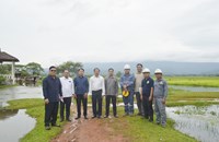ການນໍາເມືອງທຸລະຄົມ ລົງຕິດຕາມຈຸດລະບາຍນໍ້າ ຢູ່ບ້ານປາກຫາງ