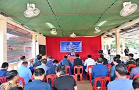 ນາຍົກຢ້ຽມຢາມໃຫ້ກຳລັງໃຈ ແລະ ມອບເຄື່ອງຊ່ວຍເຫຼືອຜູ້ປະສົບໄພນ້ຳຖ້ວມຢູ່ເມືອງປະທຸມພອນ
