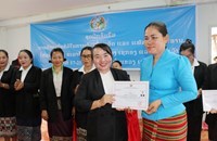 ປິດຊຸດອົບຮົມຍົກລະດັບສີມືໃນການຕັດເສື້ອແວັດ ແລະແຟ້ມໃສ່ເອກະສານ