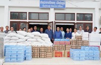 ລັດຖະມົນຕີກະຊວງ ຮສສ ມອບເຄື່ອງບັນເທົາທຸກໃຫ້ຜູ້ປະສົບໄພພິບັດນໍ້າຖ້ວມ ຢູ່ເມືອງໄຊບູລີ