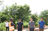 ປະທານຄະນະກຳມະການປົກຄອງແຂວງຈຳປາສັກ ຊຸກຍູ້ໂຄງການຍົກລະດັບເສັ້ນທາງຍຸດທະສາດ ດ່ານສາກົນໜອງນົກຂຽນ ຊາຍແດນລາວ-ກຳປູເຈຍ