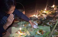 ບຸນຫໍ່ເຂົ້າປະດັບດິນ ເປັນບຸນປະເພນີຂອງຊາວພຸດ