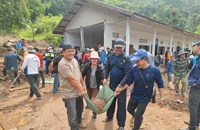 ສະມາຊິກກຳມະບານອ້ອມຂ້າງແຂວງອຸດົມໄຊ ຮ່ວມໃຈອະນາໄມຟື້ນຟູໂຮງຮຽນ ທີ່ໄດ້ຮັບຜົນກະທົບຈາກໄພທຳມະຊາດ