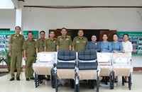 ຄອບຄົວການນຳແຂວງຄຳມ່ວນ ມອບຕັ່ງ 50ໜ່ວຍ ໃຫ້ ປກສ ແຂວງ