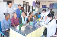 ຄະນະແພດ ກອງທັບປົດປ່ອຍປະຊາຊົນຈີນ ເຄື່ອນໄຫວກວດສຸຂະພາບໃຫ້ປະຊາຊົນ  ຢູ່ໂຮງໝໍຊຸມຊົນເມືອງສະໜາມໄຊ