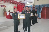 ກອງບັນຊາການທະຫານແຂວງສາລະວັນ ປະດັບຫຼຽນກາລະນຶກ 50 ປີ