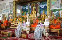 ທ່ານ ນາງ ວຽງທອງ ສີພັນດອນ ຮ່ວມໃສ່ບາດບຸນອອກພັນສາປະວໍຣະນາປີ 2026 ທີ່ຄໍາມ່ວນ