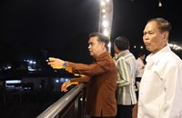 ຄຳມ່ວນສະຫຼອງໃຫຍ່! ໄຫຼເຮືອໄຟ 13 ລຳ ປ່ອຍກະໂທງສາຍ 2,569 ດວງ ສືບສານປະເພນີລາວ