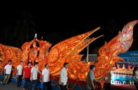 ງານປະກວດເຮືອໄຟງາມ ບຸນອອກພັນສາປະວໍຣະນາ ຢູ່ນະຄອນ-ຫຼວງພະບາງປີນີ້ຈັດຂຶ້ນຢ່າງຍິ່ງໃຫຍ່