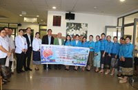 ແມ່ຍິງສະມາຄົມນັກທຸລະກິດໜຸ່ມ ມອບເຄື່ອງຊ່ວຍເຫຼືອມູນຄ່າ 55 ລ້ານກີບ ໂອກາດສະຫຼອງວັນພະຍາດເສັ້ນເລືອດສະໝອງສາກົນ