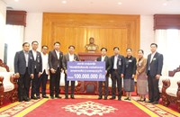 ບັນດາແຂວງຕ່າງໆ ມອບເງິນຊ່ວຍເຫຼືອຜູ້ໄດ້ຮັບຜົນກະທົບຈາກພາຍຸໝາກເຫັບ