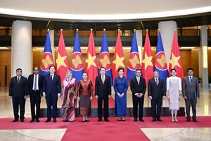 ທູດປະ​ເທດ​ອາ​ຊຽນແລະຕີມໍແລັດສະເຕເຂົ້າຢ້ຽມ​ຂ່ຳ​ນັບ​ປະ​ທານ​ສະ​ພາ​ແຫ່ງ​ຊາດ ສ​ສຫວຽດ​ນາມ​