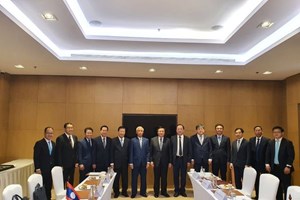 ປະທານສະພາທິດສະດີສູນກາງພັກຂອງ ລາວ ແລະ ຫວຽດນາມ ພົບປະສອງຝ່າຍ