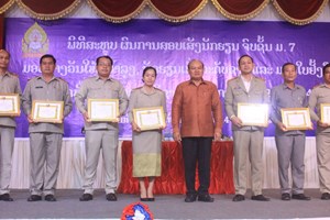 ນະຄອນຫຼວງມີນັກຮຽນໄດ້ຮັບໃບປະກາສະນີຍະບັດແດງ 60 ຄົນ