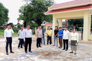 ເຈົ້າແຂວງຄຳມ່ວນຕິດ ຕາມໂຄງການກໍ່ສ້າງ  ໂຮງຮຽນມັດທະຍົມຕອນຕົ້ນເອກະພາບ ສະມາຄົມຄົນເຊື້ອຊາດຫວຽດນາມແຂວງຄຳມ່ວນ