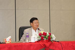 ເລຂາທິການໃຫຍ່ໂອ້ລົມພະນັກງານຫຼັກແຫຼ່ງຂະແໜງສາທາລະນະສຸກ