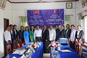 ໄຊສົມບູນ - ວິທະຍາໄລເຊີນລາ ແລກປ່ຽນບົດຮຽນດ້ານສຶກສາທິການ ແລະ ກິລາ