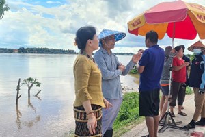 ຄະນະນໍາສູນກາງແນວລາວສ້າງຊາດ ລົງຕິດຕາມ ແລະ ໃຫ້ກໍາລັງໃຈ ປະຊາຊົນທີ່ຖືກນໍ້າຖ້ວມ