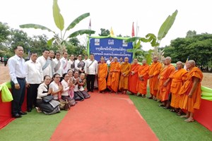 ວາງສີລາລຶກໂຄງການກໍ່ສ້າງອານຸສາວະລີຮູບຫຼໍ່ເຄີ່ງຄີງຂອງປະທານໄກສອນພົມ ວິຫານ