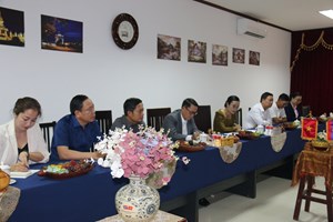 ໜັງສືພິມປະຊາຊົນ ແລະ ສະມາຄົມນັກຂ່າວ ສສ ຫວຽດນາມ ພົບປະສອງຝ່າຍ