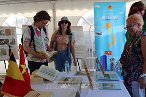 ປຶ້ມຂອງທ່ານ ຫງວຽນຝູຈ້ອງ ໄດ້ຮັບຄວາມສົນໃຈໃນງານບຸນManiFiesta