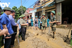 ນາຍົກຫວຽດນາມ ລົງກວດກາສະພາບນ້ຳຖ້ວມ ແລະ ແກ້ໄຂຜົນຮ້າຍຢ້ອນຫຼັງ ຢູ່ແຂວງອຽນບາຍ