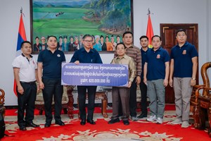 ທ່ານ ຄຳພັນ ພົມມະທັດ ຢ້ຽມຢາມປະຊາຊົນທີ່ຖືກຜົນກະທົບຈາກໄພນໍ້າຖ້ວມຢູ່ແຂວງຫຼວງນໍ້າທາ