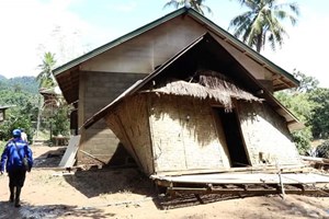 ການນໍາແຂວງບໍ່ແແກ້ວ ຢ້ຽມຢາມປະຊາຊົນທີ່ໄດ້ຜົນກະທົບຈາກໄພນ້ຳຖ້ວມ