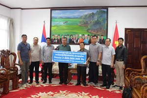 ທ່ານ ຄໍາພັນ ພົມມະທັດ ຢ້ຽມຢາມປະຊາຊົນຜູ້ທີ່ຖືກຜົນກະທົບຈາກໄພນໍ້າຖ້ວມຢູ່ເມືອງຫຼວງນໍ້າທາ