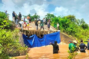 ເຈົ້າເມືອງໜອງບົກ ລົງຊຸກຍູ້ປະຊາຊົນບ້ານດອນຂຽວເໜືອຕ້ານໄພນໍ້າຖ້ວມ