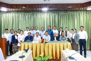 ປຶກສາຫາລື ເນື້ອໃນແຜ່ນພັບຂອງ ສພຊ ແລະ ສພຂ