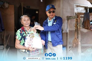 ໄຟຟ້າລາວ ລົງພື້ນທີ່ມອບເຄື່ອງຊ່ວຍເຫຼືອໃຫ້ຜູ້ປະສົບໄພນໍ້າຖ້ວມ ທີ່ແຂວງຫຼວງນໍ້າທາ