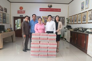 ບໍລິສັດ ມີດີ ລາວມອບນໍ້າດື່ມຊ່ວຍເຫຼືອຜູ້ປະສົບໄພນໍ້າຖ້ວມແຂວງພາກເໜືອ