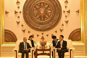 ຮອງນາຍົກຕ້ອນຮັບເລຂາພັກ ປະທານສະພາປະຊາຊົນ ເຂດກວາງຊີ ສປ ຈີນ