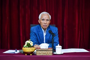 ຫົວໜ້າຄະນະໂຄສະນາອົບຮົມສູນກາງພັກ ໂອ້ລົມໜັງສືພິມປະຊາຊົນ