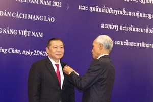 ພິທີປະດັບຫຼຽນໄຊ ຫຼຽນກາ ແລະ ໃບຍ້ອງຍໍ ໃຫ້ຜູ້ທີ່ມີຜົນງານ