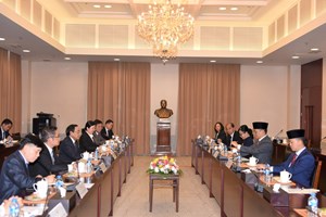 ທ່ານ ບຸນທອງ ຈິດມະນີ ພົບປະກັບ ທ່ານ ຊຸກິໂອໂນ ຮອງປະທານພັກເກີຣິນດຣາ ຂອງອິນໂດເນເຊຍ