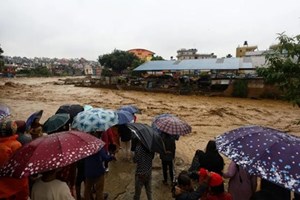 ຈຳນວນຜູ້ເສຍຊີວິດຈາກໄພພິບັດໃນເນປານ ເພີ່ມຂຶ້ນເຖິງ 104 ຄົນ