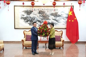 ລັດຖະມົນຕີກະຊວງການຕ່າງປະເທດອວຍພອນວັນຊາດ ສປ ຈີນ ຄົບຮອບ 75 ປີ