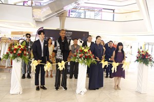 ລາວແຟຊັ້ນວີກ ເປີດຮ້ານວາງສະແດງຂາຍເສື້ອຜ້າ