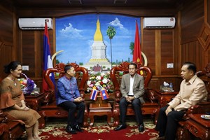 ເຈົ້າແຂວງຄໍາມ່ວນຕ້ອນຮັບຜູ້ວ່າຣາຊະການຈັງຫວັດນະຄອນພະນົມ