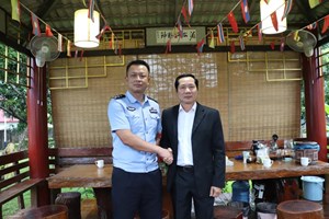 ຮອງເຈົ້າແຂວງບໍ່ແກ້ວ ອວຍພອນຕຳຫຼວດນ້ຳ ປະຈຳຢູ່ສູນປະສານງານລາວ-ຈີນ.