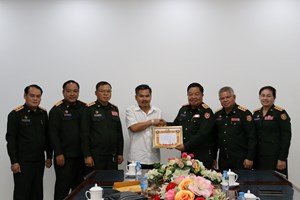 ບໍລິສັດ BL ທີ່ປືກສາ ແລະ ບໍລິການ ຈຳກັດຜູ້ດຽວ ມອບເງິນອຸປະຖຳໃຫ້ໂຮງຮຽນວັດທະນະທຳຊົນເຜົ່າກອງທັບ